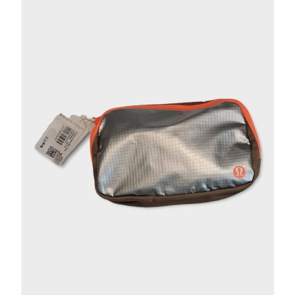 Lululemon Everywhere Belt Bag - Picture 3 of 3